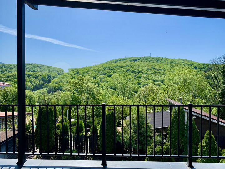 Коттедж 350 м² на участке 6 сот.