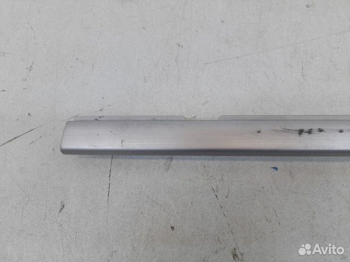 Накладка обшивки двери задняя правая Toyota Land