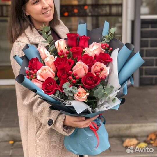 Букет цветов с розами