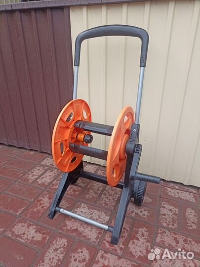 Катушка для поливочного шланга