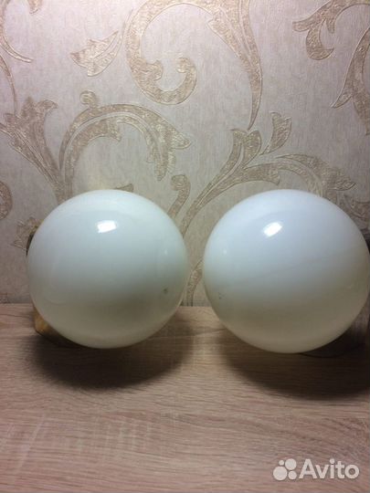 Настольная лампа и Шары