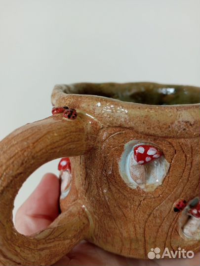 Прелестная чашка с мухоморами и Божьими коровками