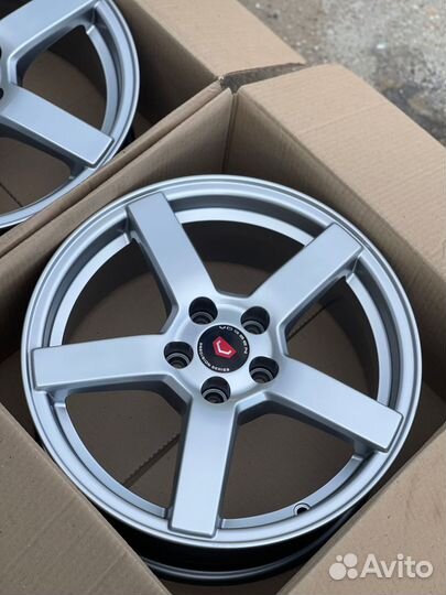 Диски 5*100 R16 Vossen CV3 серебро