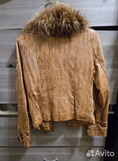 Стильная кожаная куртка