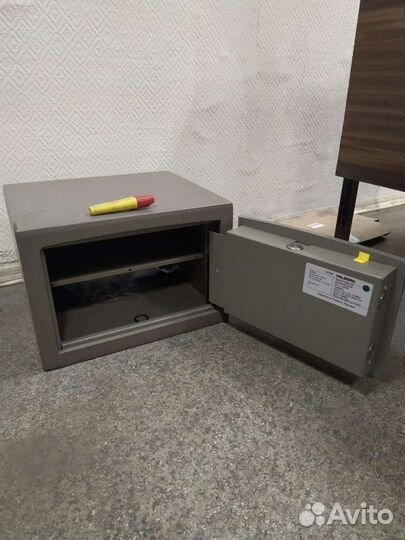 Сейф металлический ящик