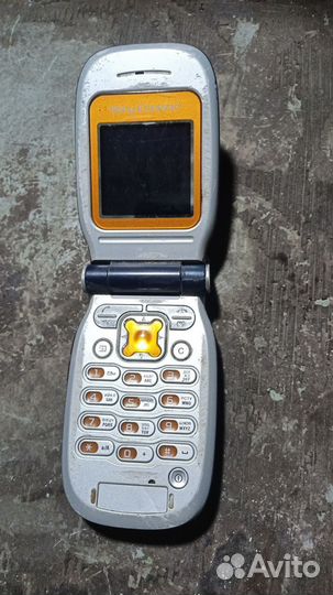 Старинный Телефон sony ericsson z200
