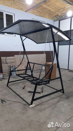 Садовые качели и лавки