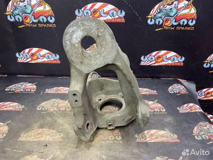 Кулак задний правый Bmw E70 кроссовер N63B44A