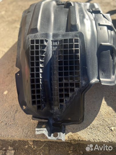 Задняя часть переднего подкрылка