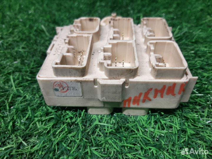 В наличии: блок предохранителей Toyota Picnic 1