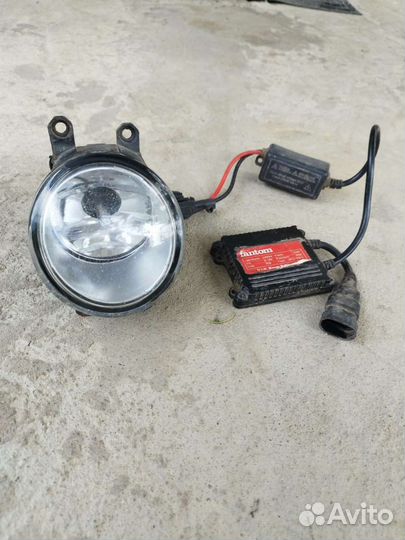 Правая туманка Тоета авенсис