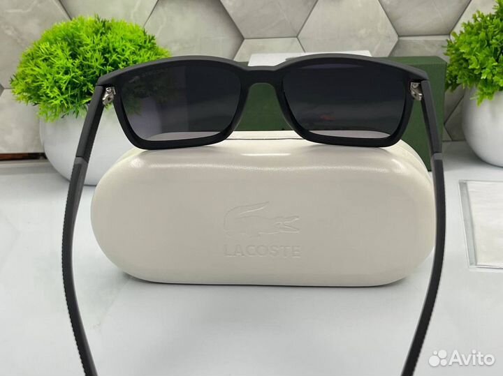 Солнцезащитные очки Lacoste
