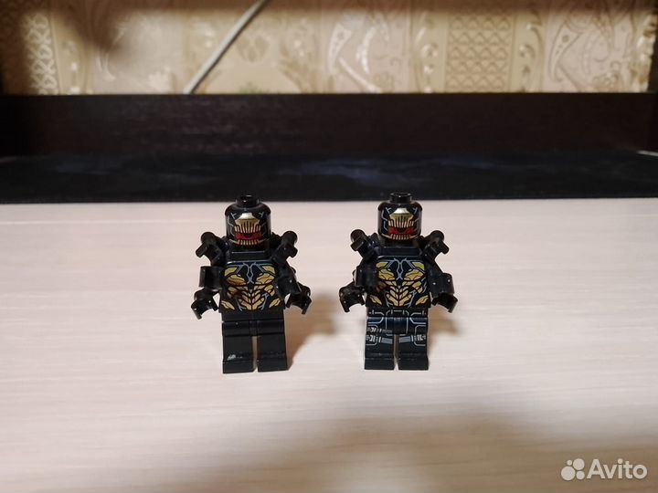 Lego фигурка Outrider