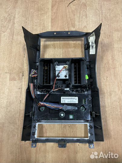 Рамка магнитолы крайслер таун кантри 2008+
