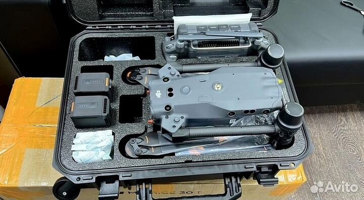 Квадрокоптер DJI Mavic 3 Pro
