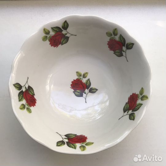 Ваза для фруктов на ножке