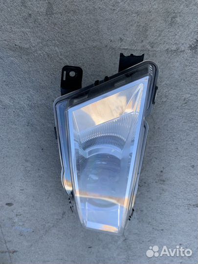 Фара противотуманная левая Skoda Rapid