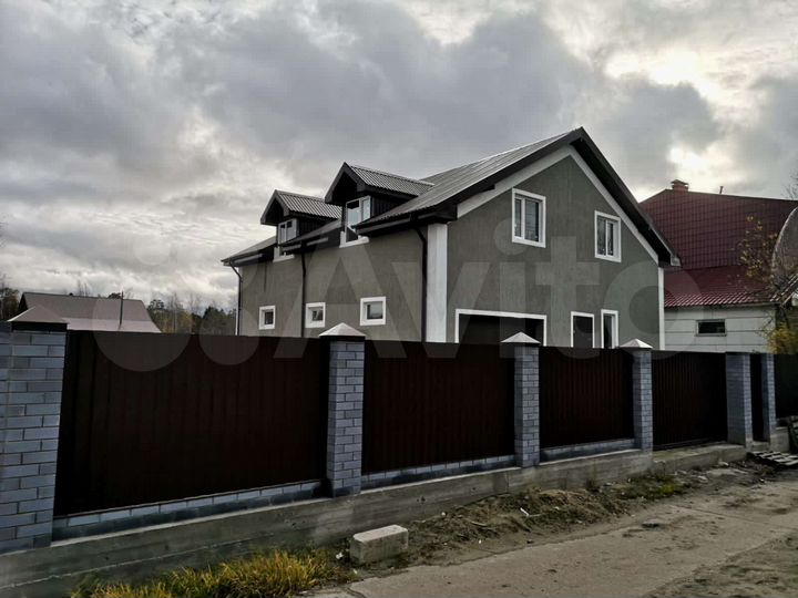 Коттедж 229 м² на участке 10 сот.