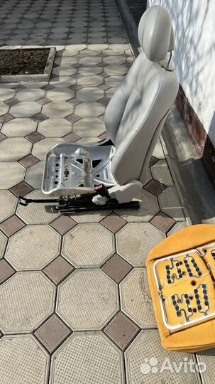 Передние пассажирское сиденье