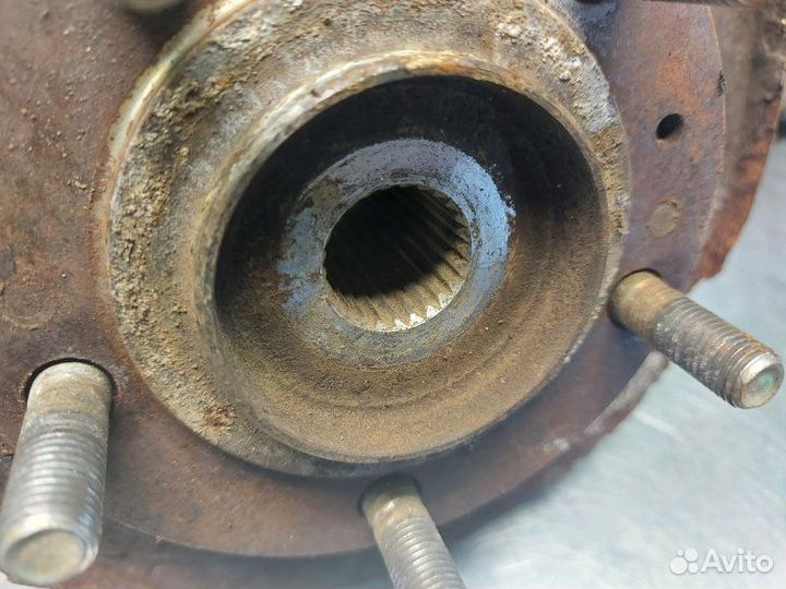 Кулак цапфа задний правый Mitsubishi Outlander