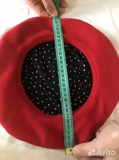 Берет красный ручная работа