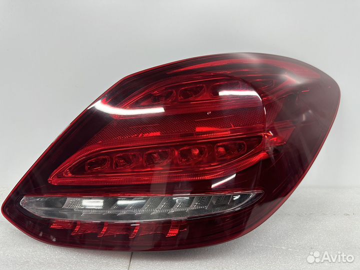 Фонарь правый Mercedes w205 дорест оригинал