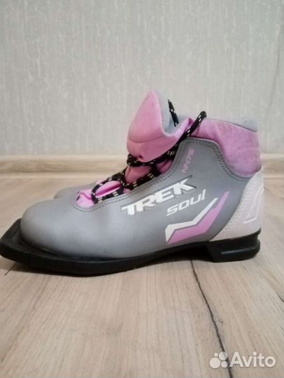 Лыжные ботинки разные