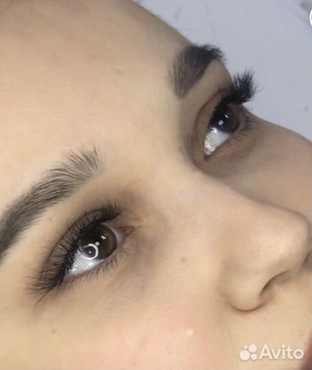 Модель на наращивание ресниц