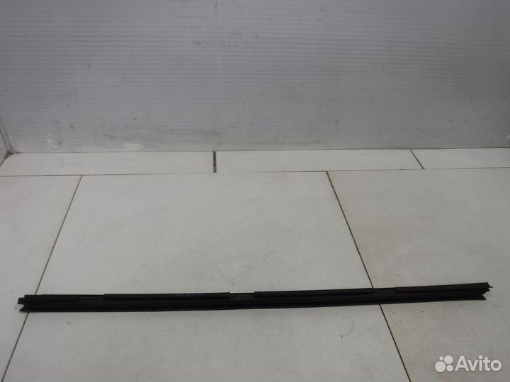 Уплотнитель стекла двери Volkswagen Passat B5+