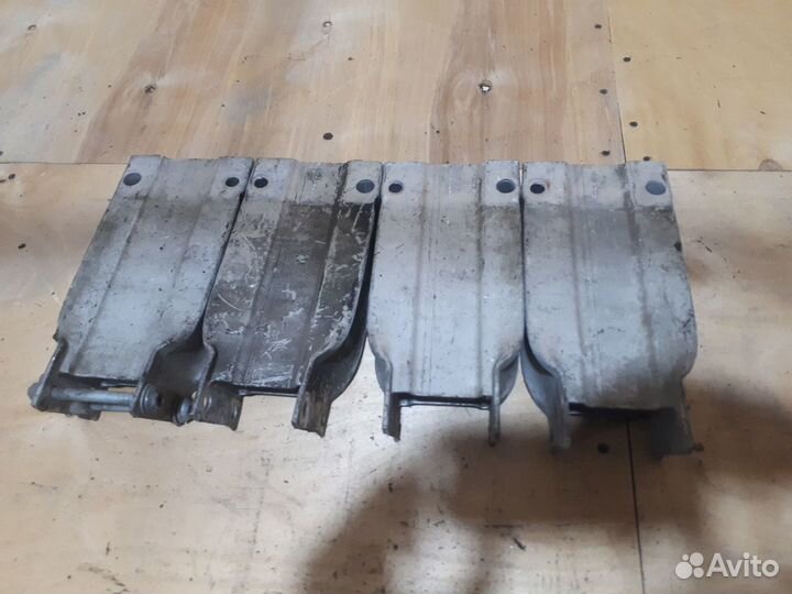 Кронштейн усилителя бампера мерседес 204