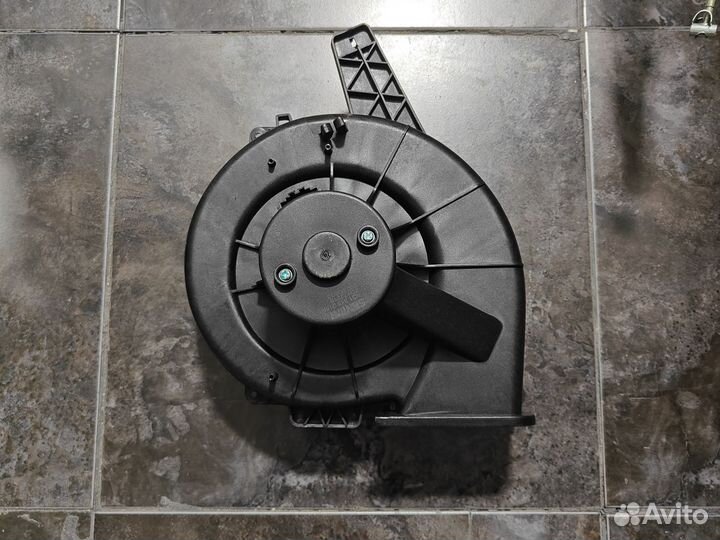 Моторчик печки на volkswagen polo