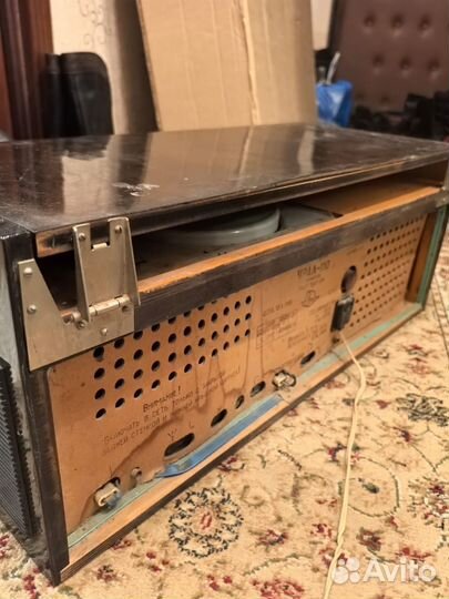 Виниловый проигрыватель