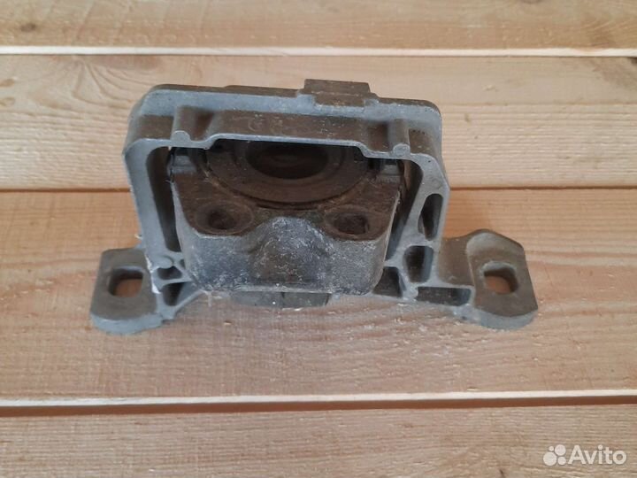 Подушка двигателя правая 2.0л Ford Focus 2