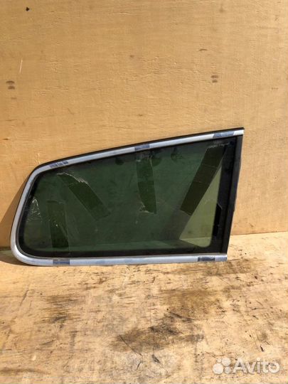 Глухое стекло заднее правое VW Passat B 7
