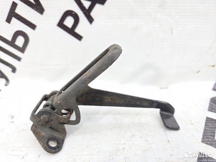 Крюк замка капота Toyota Avensis 3