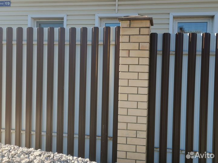 Забор из евроштакетника