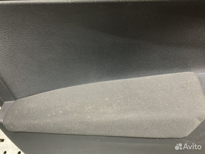 Toyota Corolla E18 Обшивка двери передней LH RH