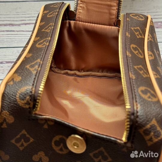 Дорожная косметичка в стиле Louis Vuitton