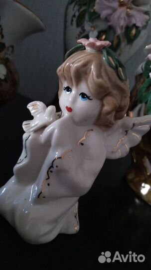 Фарфоровая статуэтка ангел