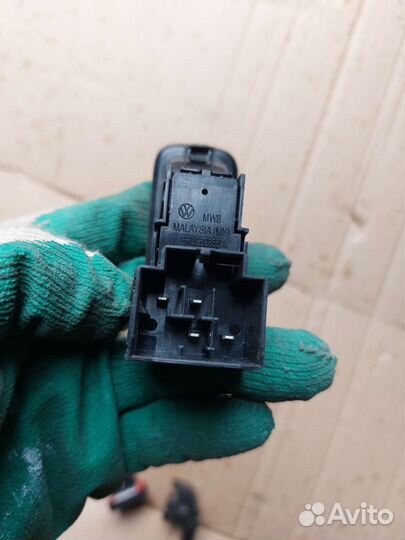 Кнопка стеклоподъемника Volkswagen Polo 5 2010-20