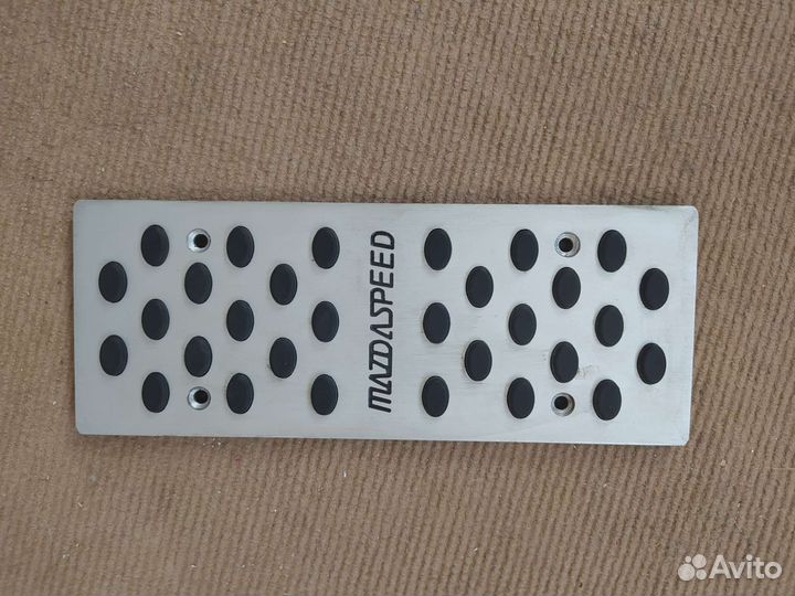 Накладка на место отдыха левой ноги для Мазда 3