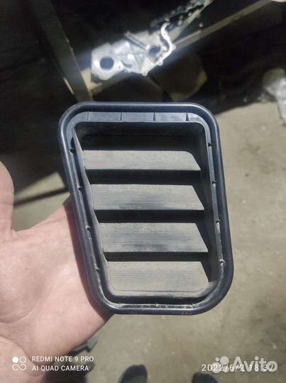 Решетка вентиляции багажника хундай Соната 7lf