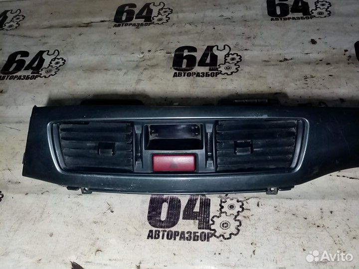 Накладка на торпедо центральная для Mitsubishi