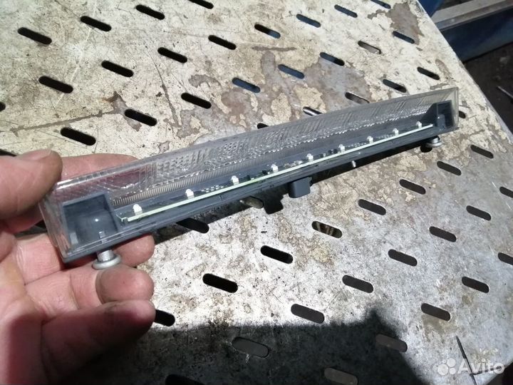 Стоп-сигнал дополнительный Toyota RAV4 XA50