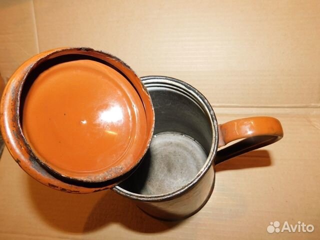 Антикварный, эмалированный кофейник СССР в интерье