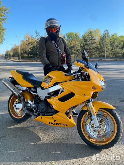 Honda VTR1000F