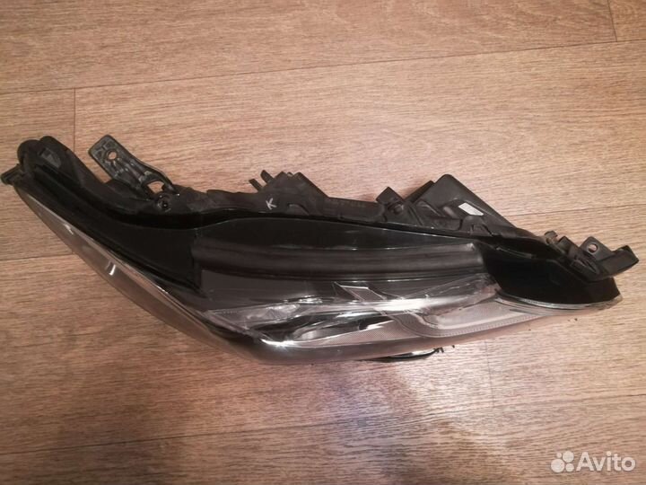 Фара Toyota Camry 8111033D70 V70, правая