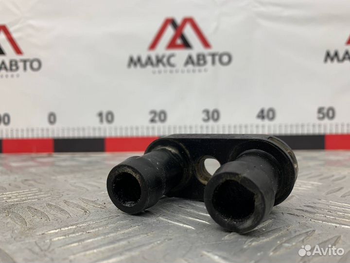 Б/У переходник радиатора печки Volkswagen Polo 612