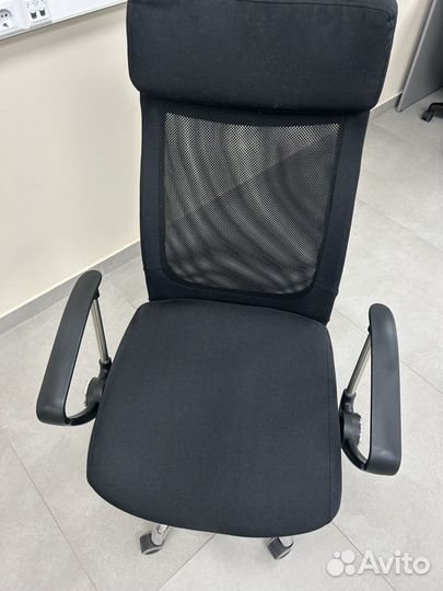 Офисное кресло