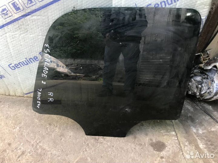 Стекло задней правой двери Кадилак Эскалайд 2